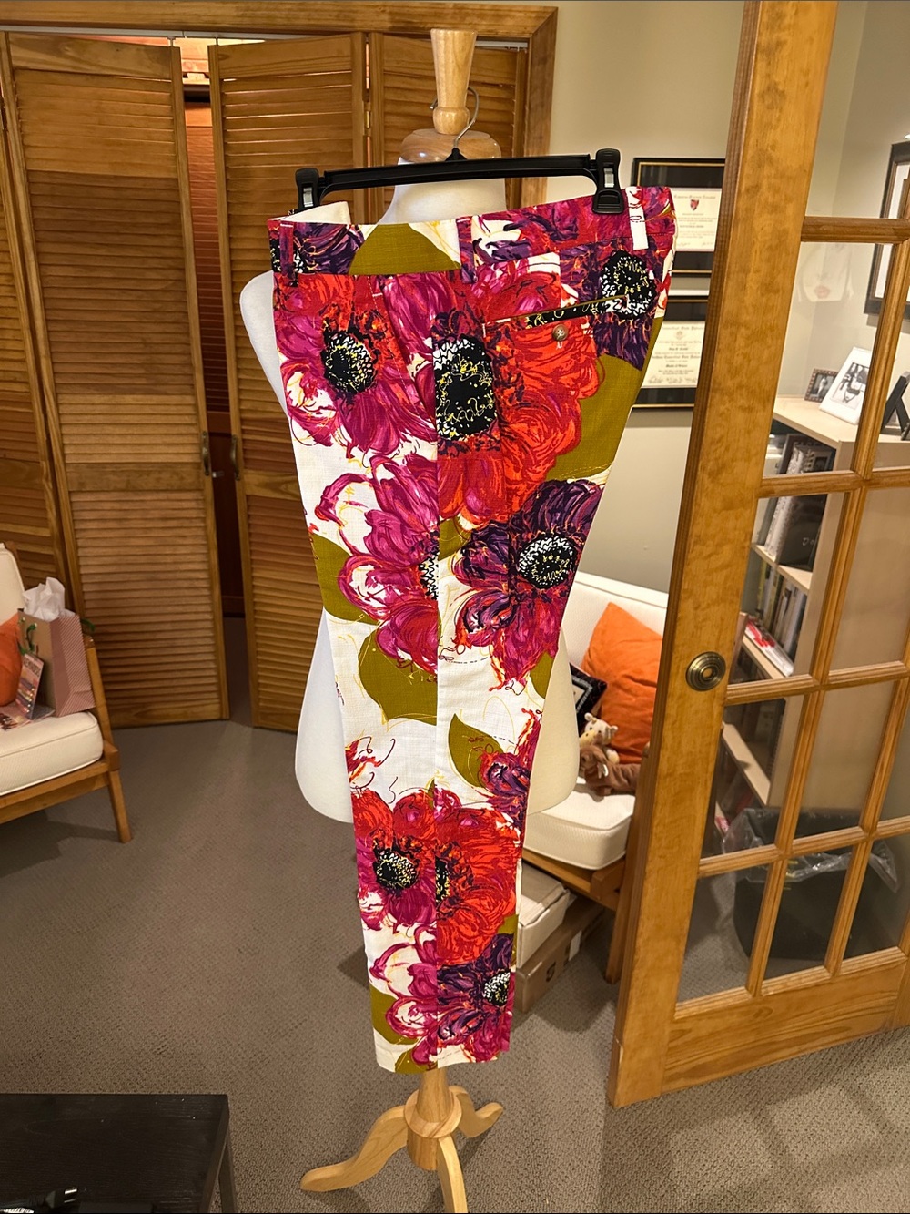 Mr. Turk Vibrant Floral Linen-Blend Pants in Fuchsia & Olive